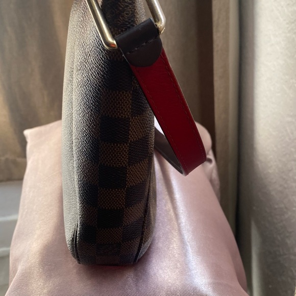 Louis Vuitton Crossbody - Picture 10 of 15